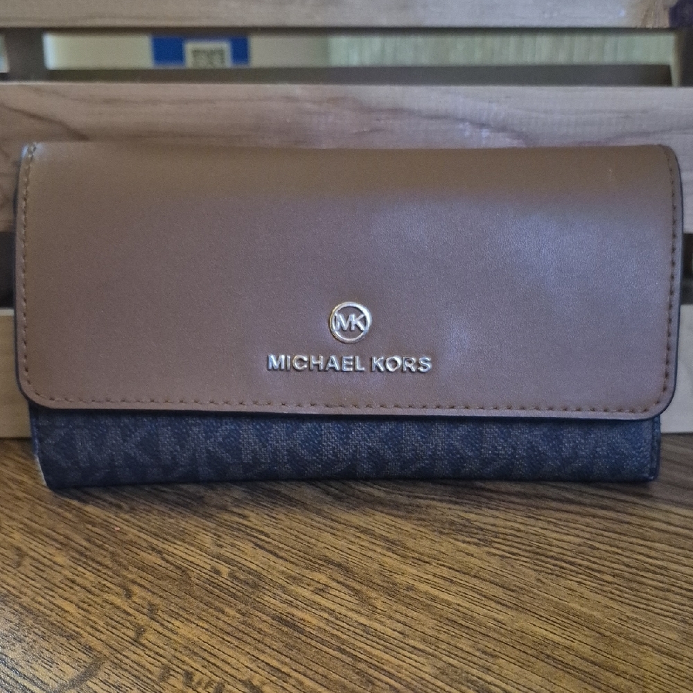 Michael Kors Brown/Acorn Jet Set Trifold Wallet EUC